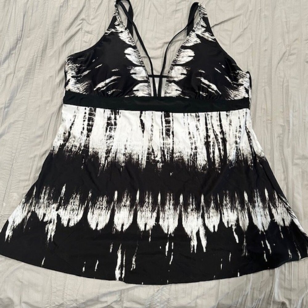 💛 2/$25! Super Cute swim top